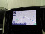 スマートフォンを接続するだけで、おなじみのアプリをディスプレイオーディオでご利用いただけます♪ ハンズフリー通話や音声操作にも対応した便利な装備です(^^)/