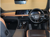 オシャレなインテリアで運転する気分も盛り上がりますよね^^