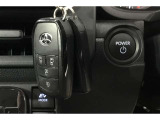 スマートキーを携帯していればキーを取り出さずにドアを施錠&解錠。クルマの始動も可能です。