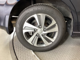 純正アルミホイールです。足元が引き立つので、車全体のイメージがアップしますよ!