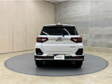 リヤ、後ろから見るとまた車の印象が変わってきますね☆☆