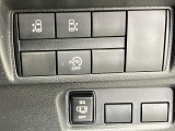 運転席側から両側スライドドアの開閉ができます