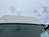 ルーフ中央にシールはがし跡があります。