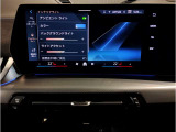 ドライバー中心に設計されたBMWのコクピットはナビゲーションシステムもドライバーーが見やすい角度に調整されております。