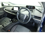 【運転席&助手席】シートは黒を基調にしたスタイリッシュなデザインです。クリーニング済みですので清潔感があり気持ち良く乗っていただけます♪
