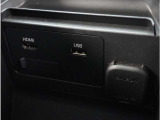 【USB接続】USB接続も可能です。スマートフォンと連動して音楽も再生可能です。