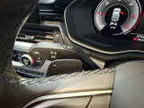 手を伸ばしたところに必要なスイッチがございます。非常に使い勝手の良いお車になります。