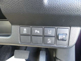 『VSA』(ABS+TCS+横滑り防止抑制)標準装備です。パーキングセンサ―、路外逸脱抑制機能、衝突軽減ブレーキ(CMBS)のスイッチです。