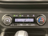 オートエアコンは温度を設定するだけで、自動で風量などを設定してくれます。運転しながら操作も必要ないので、安全性も向上します。