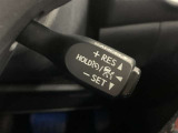 レーダークルーズコントロール(車速追従機能)付きです。車速に応じて追従支援してくれるので、ロングドライブも快適です。詳細は販売店スタッフまでおたずねください。