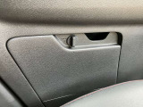 車検証を入れる専用のスペースがあるのでその他の収納を無駄にすることなく有効活用できます。