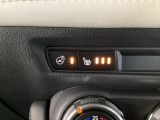 運転席、助手席には3段階で温度調節が可能なシートヒーターを装備しております。ステアリングヒーターはハンドルをじんわりと温めます♪寒い朝でも快適に運転できますよ♪