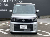 フロントガラスの上部には衝突軽減ブレーキの装置も付いており、より安全に運転を楽しんでいただくことができます。