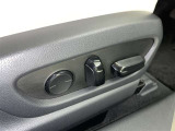 パワーシート搭載。微妙な調整が手軽にでき、ピッタリのポジションで運転することが可能です。