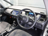 ◆視界広々で非常に運転しやすくロングドライブでも疲れを感じさせないすっきりとまとまったインパネ周りです。