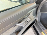 車両はすべて屋内にて保管しておりますので、綺麗な状態のお車をご覧いただけます。