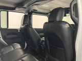 運転席背面になります。