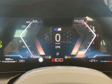 運転の楽しいBMWでは、アクセルを踏み込んでしまいそうになりますが、速度表示も見やすいため、常にお車の速度を把握できます。