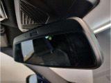 ☆BMWのルームミラーには自動防眩機能が備わっております。後続車のヘッドライトの明るさで幻惑されるのを防止☆