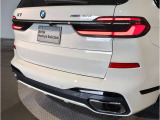 どっしりとしたバンパー下部のデザインはBMWの高級感を際立たせると共にスポーティーさを演出しております。