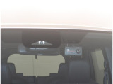 衝突被害軽減機能付きのお車です(^^♪ 安全運転をサポートしてくれるうれしい装備です。機能を正常に作動させるため、フロントガラスはきれいな状態でご使用ください♪