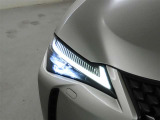 精悍な目つきのLEDヘッドランプを装備しております。