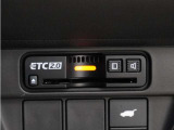 スマートインターチェンジを利用するに必須なETC車載器も付いています。あとはETCカードを差していただくだけで、煩わしい料金所でのお支払いも不要となります。