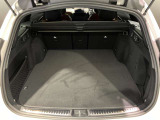 トランク容量は同一他社車両より広く、旅行やゴルフ等様々な場面で役立ちます。