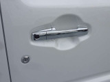 キーレス付きなので、鍵を取り出さずに車体のボタン操作だけでドアの開閉することが可能です!