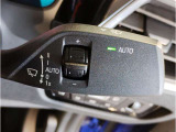 【ドライバーコックピット】人間工学に基づきドライバー中心にすべての操作パネルを設計。ドライバーが直感的に操作できる様にドライバー側にわずかに傾斜。常に運転に最適な姿勢/視線を保つ事が出来ます!