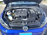 「R」に搭載される228Kw、400Nm(共にカタログ値)の直噴ターボ2.0TSIエンジンは低速トルクが太く、4モーションとの組み合わせによるパワフルかつスムースな加速が魅力です。