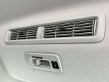 プラズマクラスター搭載のリアシーリングファンで前席のエアコンの風を後席にも送り車内全体の冷暖房効果を早めます。