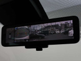 車両後方を映し出します・スマートルームミラー装備です。