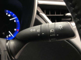 ライトスイッチです。「AUTO」にすると外の明るさに応じてスモールライト・ヘッドライトが自動でON・OFFします。夕暮れ時や屋内駐車場、トンネルなどに便利です。フォグランプもON・OFFできます。