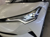 LEDヘッドライトです。デザイン性がよくとても明るいので、夜間の走行や悪天候でも安心です。しかも長寿命!