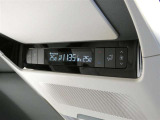 後部座席にもオートエアコン装備ですから車内は、とっても快適です。