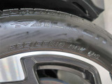 タイヤはジークス、タイヤサイズは225/55R18です。