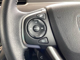 ステアリング左手側にオーディオ関連のコントロールスイッチを配置しています。操作時は視線を逸らすことなく運転に集中できます。