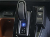 無段変速機(CVT)を搭載。有段変速機に存在する「変速ショック」が無いので、スムーズなアクセル操作が可能です♪