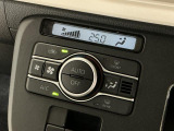 【オートエアコン】AUTOボタンを押してお好みの温度を設定!快適な室温でドライブをお楽しみいただけます♪