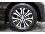 純正のアルミホイールが足元を飾ります!サイズは185/65R15になります!