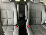 車外に出なくても運転席から3列目シートまで移動が可能です。子育てや荷物が多いときなど利便性が高いです