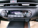 快適オートエアコン付♪設定温度をキープし車内を快適な温度に保ちます♪