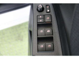 全ての窓が運転席から操作できます。今やほぼ当たり前ですが、無いと不便なアイテムですね。