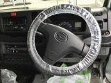 視野移動が少なく、運転に必要な機能をまとめ使いやすさのある運転席まわりです。