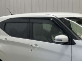 プラスチックバイザー付!雨の日のちょっとした換気にあると便利です!
