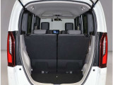●軽自動車ですが、リアシート使用時でもラゲッジスペースはしっかりありますよ!ちょっとしたお買い物の荷物なら問題ナシです!●