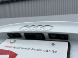 ●バックカメラ『駐車や後方の視界をサポートするための重要な機能です。多くのモデルに標準装備またはオプションとして搭載、リアバンパーに取り付けられたカメラが後方の映像を車内のディスプレイに表示します』