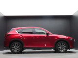 マツダ車の特徴でもあるボンネット部分が長いのもCX-5がスタイリッシュに見える理由の一つです。
