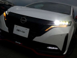 アダプティブLEDヘッドライトシステムは、照射パターンを変化させて対向車や先行車が眩しくならないようにハイビームをキープすることで、良好な視界を確保します。LEDフォグランプも装備。